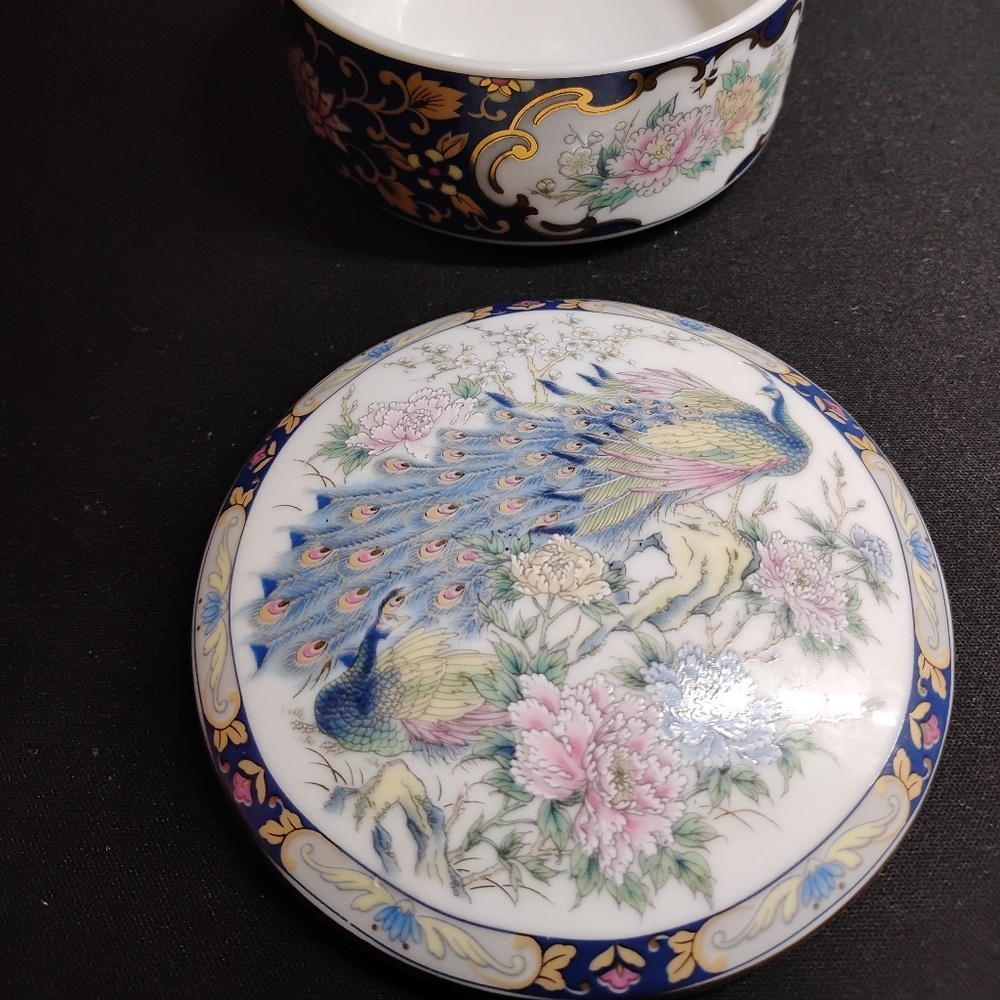 Vintage Toyo Japanese Porcelain Trinket/Jewelry Box